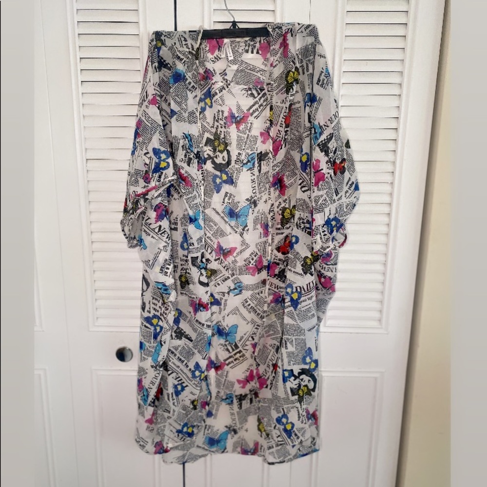 Plus size Newspaper short kimono